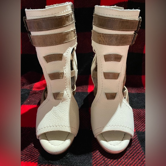 Tiara - Picture 3 of 6